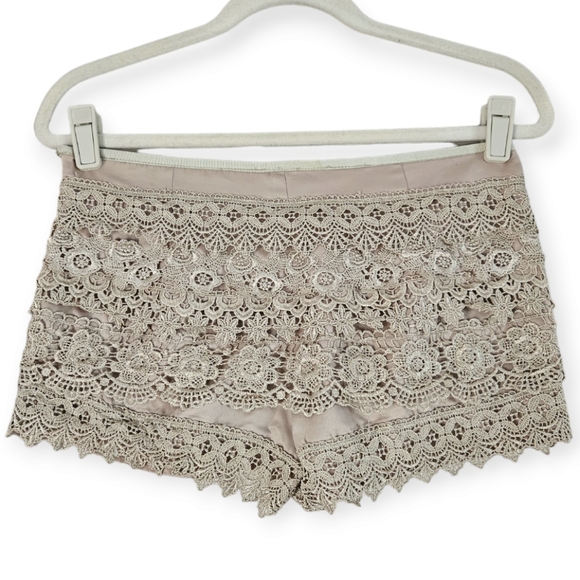 NWOT Sans Souci tan taupe lace tiered shorts Womens Small - Picture 2 of 5